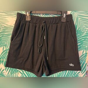 Alo yoga waffle high waist weekend escape short black 26 inch waist 2.5 inseam